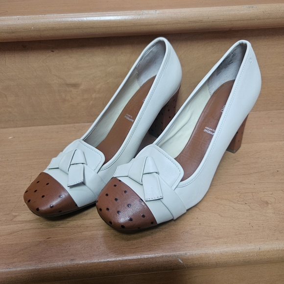 Rockport Shoes - Elegant Two-Tone Women's Pumps
